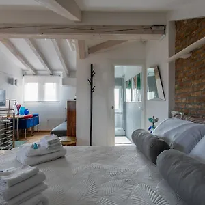Biennale Gallery Loft Venedig